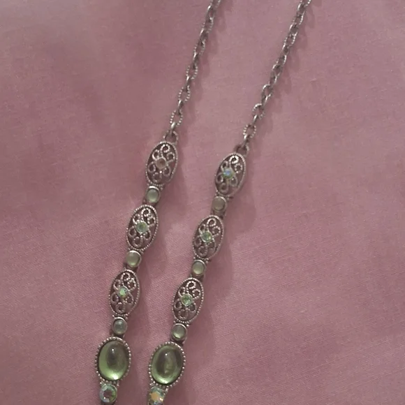 Elegant Green and Silver Women's Necklace - Picture 3 of 5